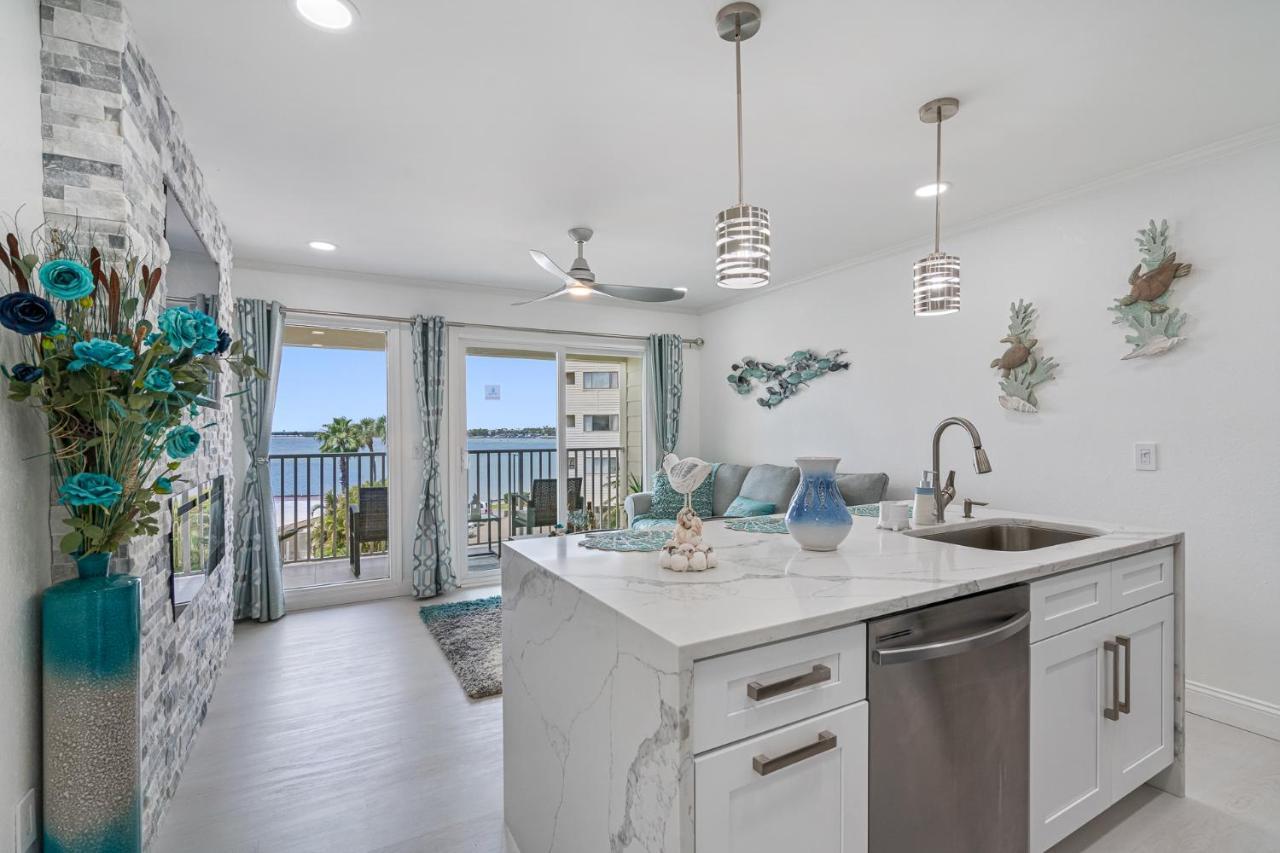 Welcome To Sea Forever Balcony With Ocean Views! タンパ エクステリア 写真